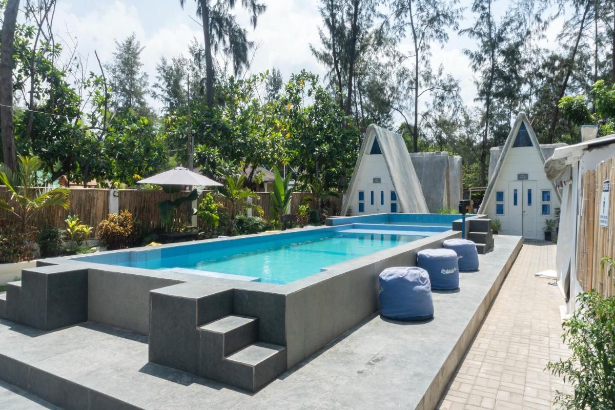 Costas De Liwa Bar & Beach Resort - Housity