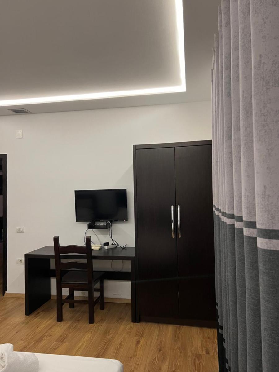 Deluxe Hotel - Housity