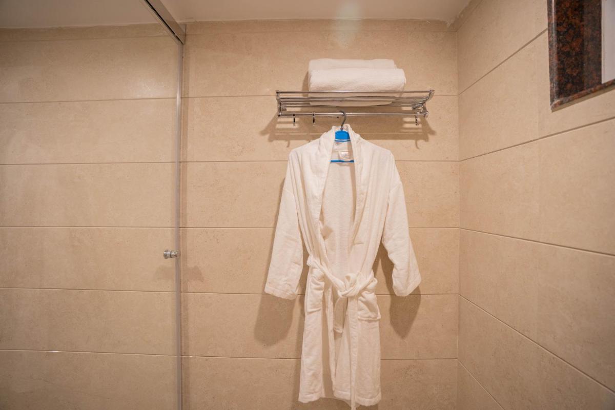 Super Hotel by Perfectstayz Mall Road - Housity