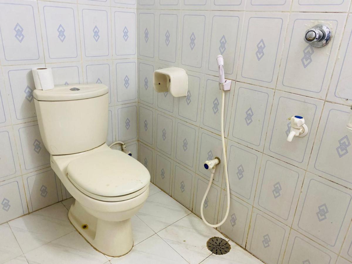 Suitetrails - Penthouse-Private Room Attached bath Ac Rooftop-Basundhara R/A