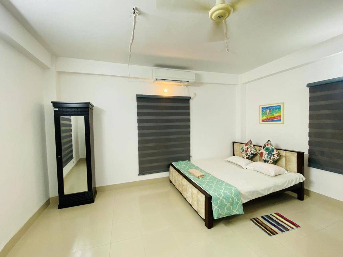 Suitetrails - Penthouse-Private Room Attached bath Ac Rooftop-Basundhara R/A