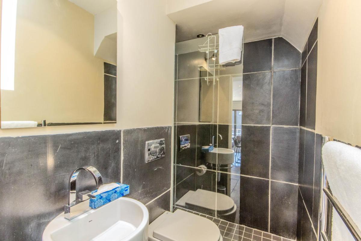 Two Bedroom with Jacuzzi - Housity