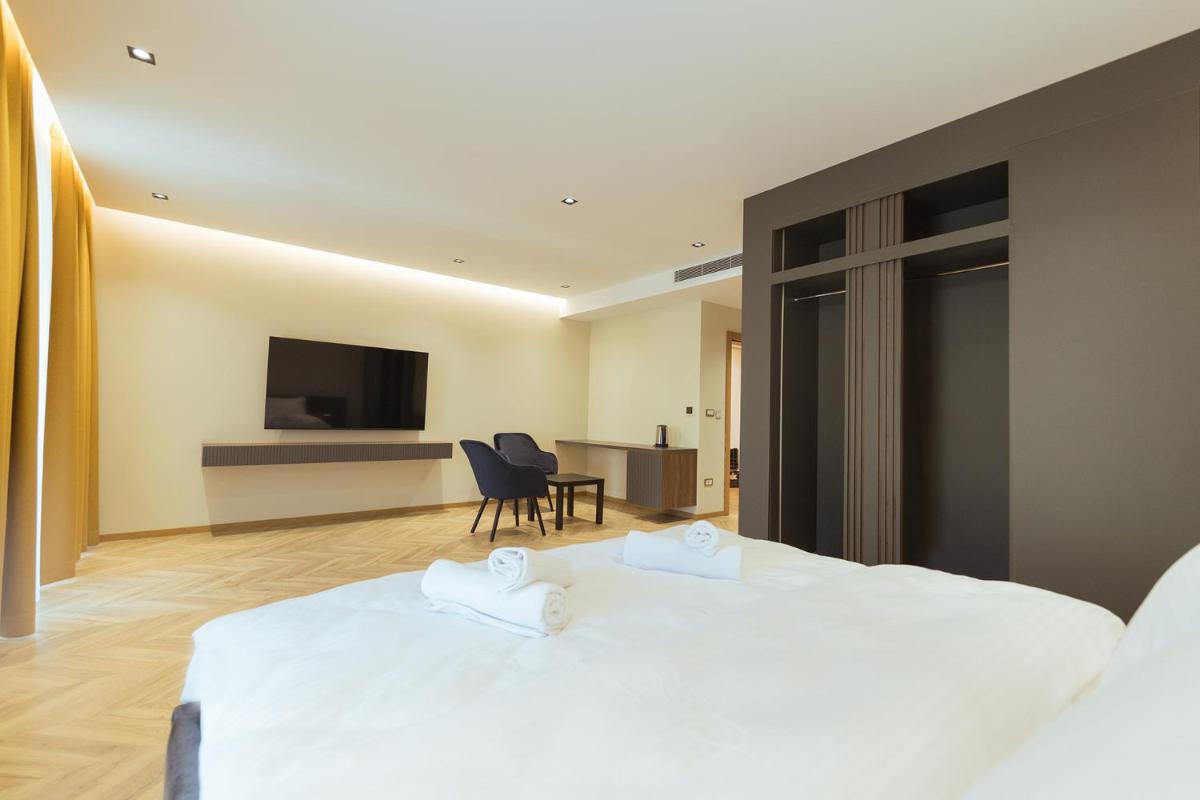 Suitetrails - La Terrazza Hotel & Restaurant
