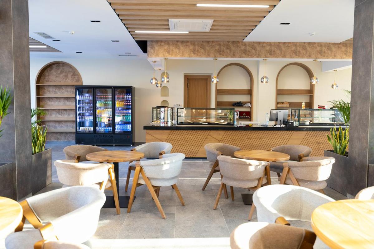 Suitetrails - La Terrazza Hotel & Restaurant