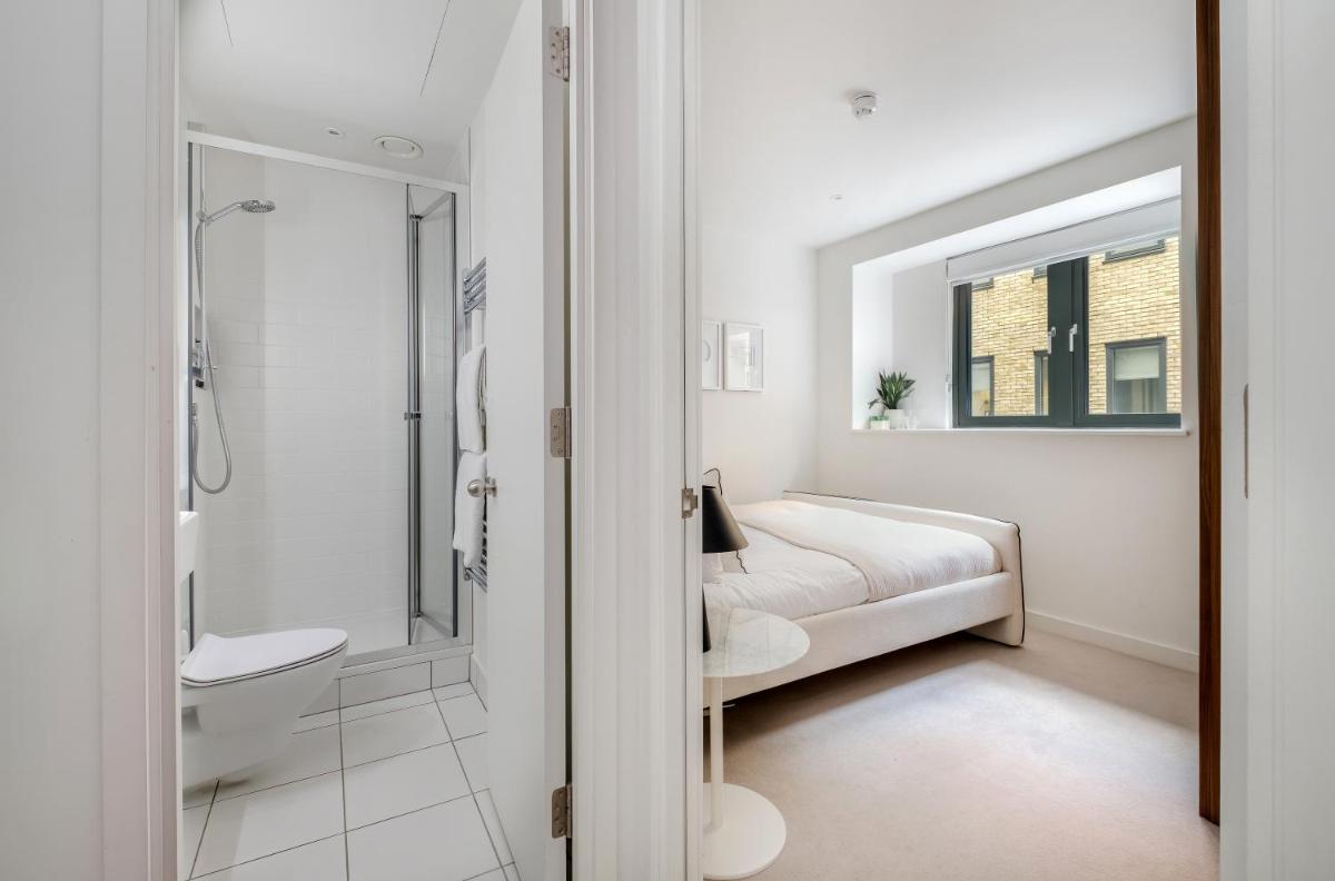 Suitetrails - Luxury Central Mayfair Townhouse with AC 3BR 3BA