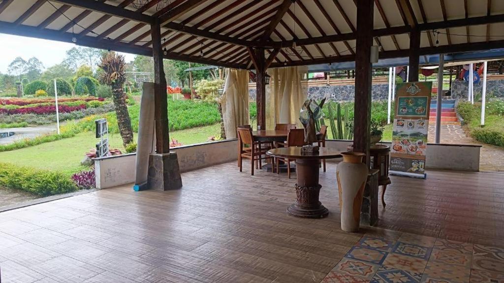 Camp Hulu Cai Resort - Housity
