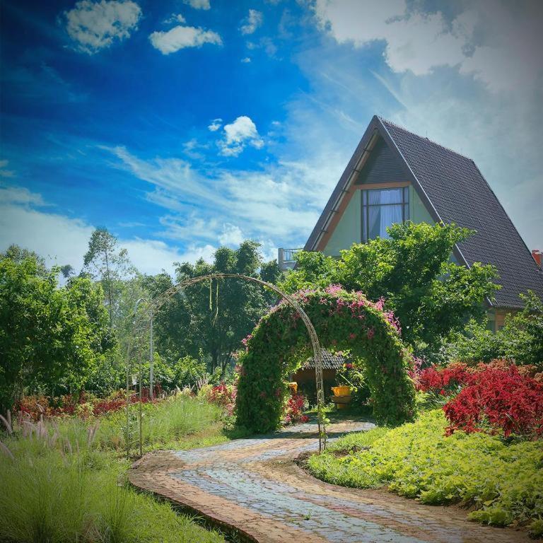 Camp Hulu Cai Resort - Housity
