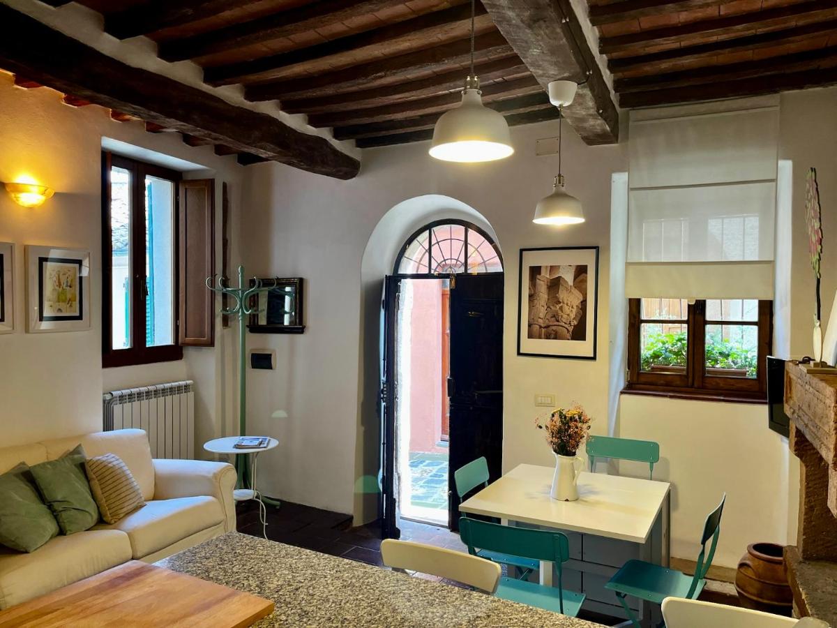 Santa Monaca Medieval House - Housity