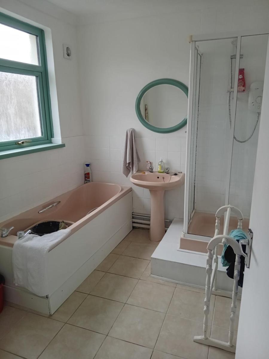 Cottage Style in Ystrad, Double room - Housity