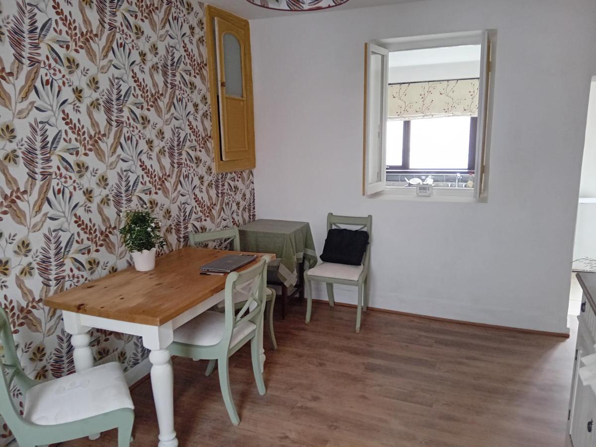 Cottage Style in Ystrad, Double room - Housity