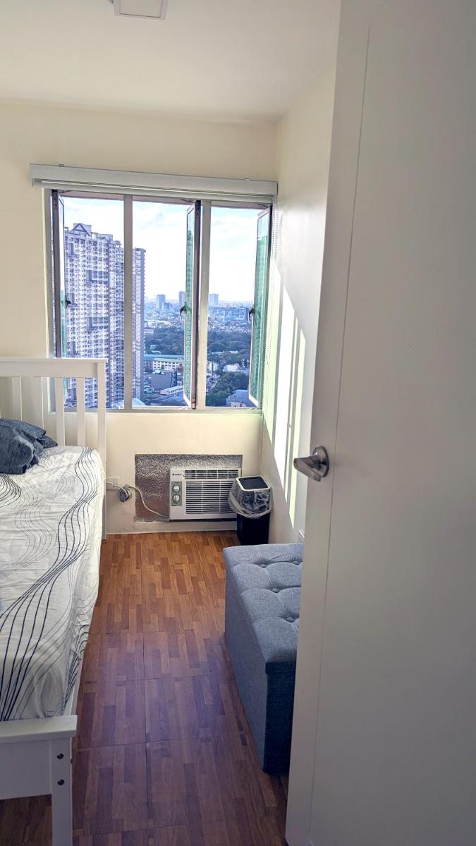 Stunning City-View 3BR Condo here in Mandaluyong! - Housity