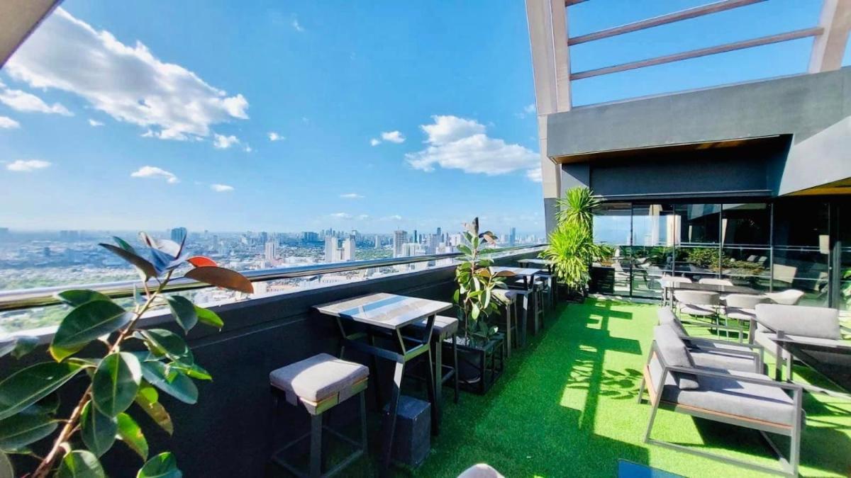 Stunning City-View 3BR Condo here in Mandaluyong! - Housity