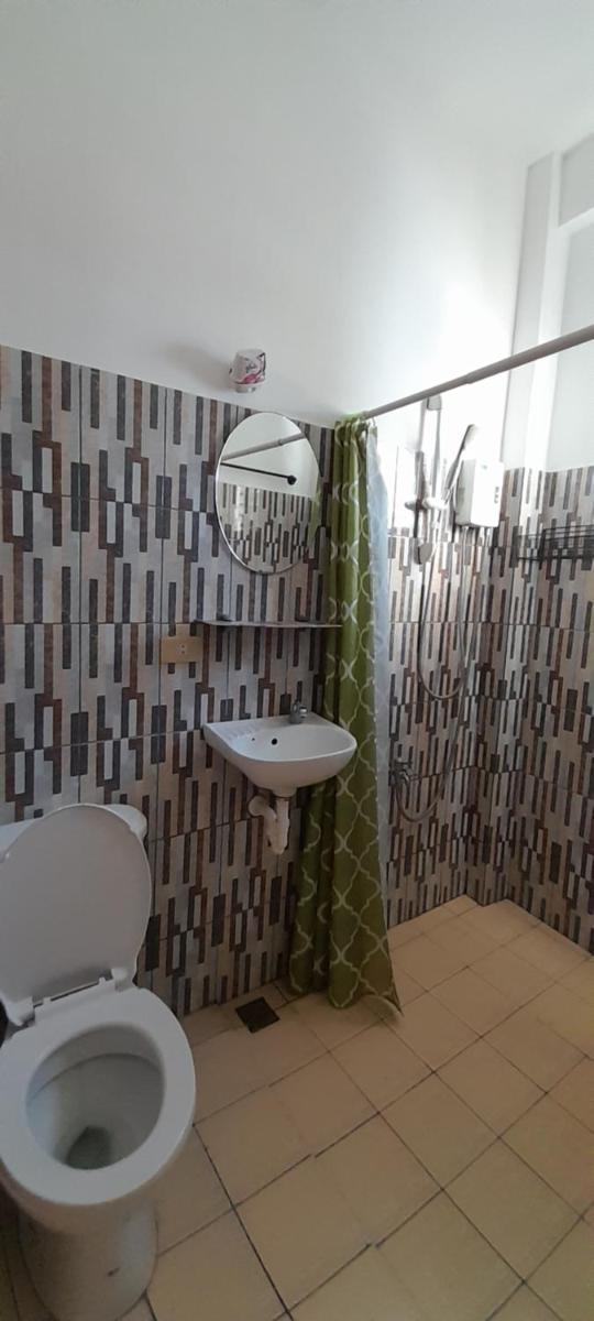 Reynaldo's Upstairs - Hizvo