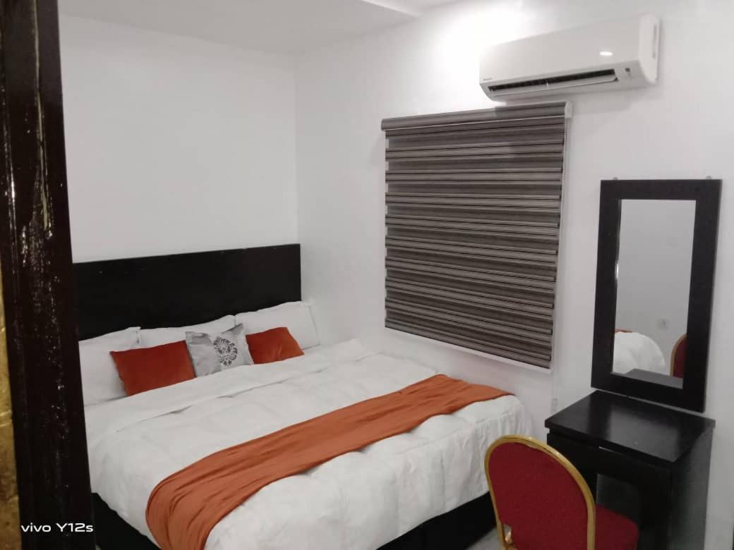 Suitetrails - Blue Moon Hotel Victoria Island