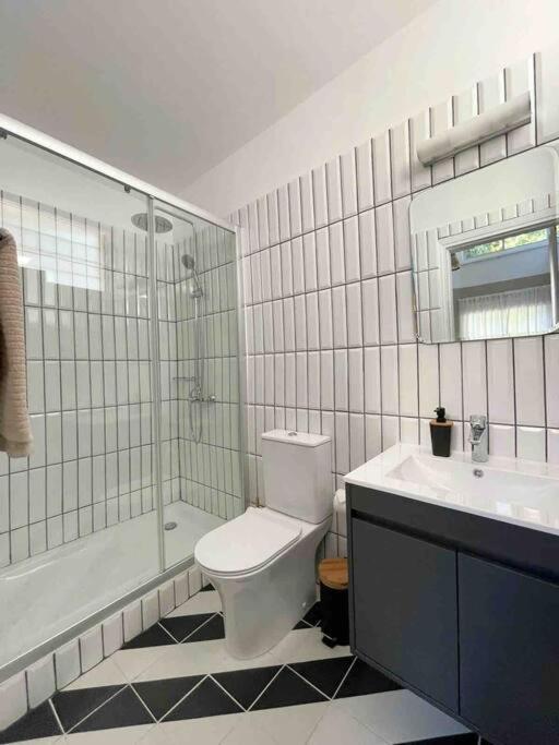Suitetrails - Stunning duplex studio apartment 150 metres from the Sea