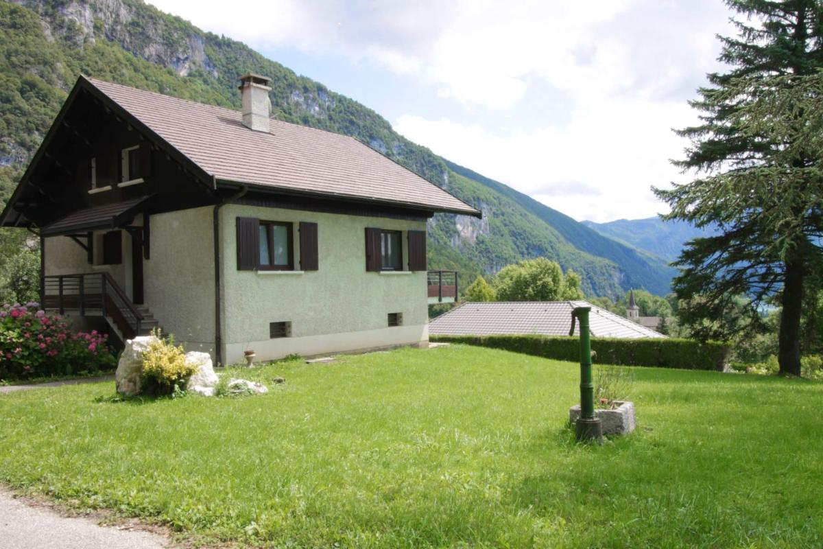 Comfortable Chalet - View of Lake Aiguebelette - Housity
