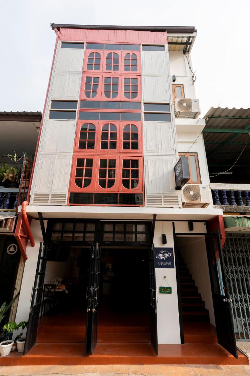 Ubon Huan Kaew อุบลเฮือนแก้ว - Housity