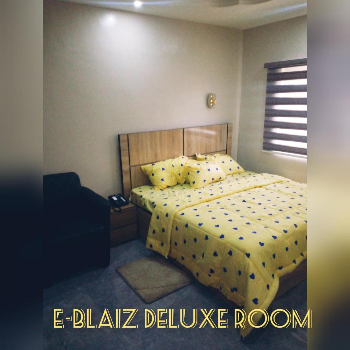 E-Blaiz Hotel & Suites - Housity