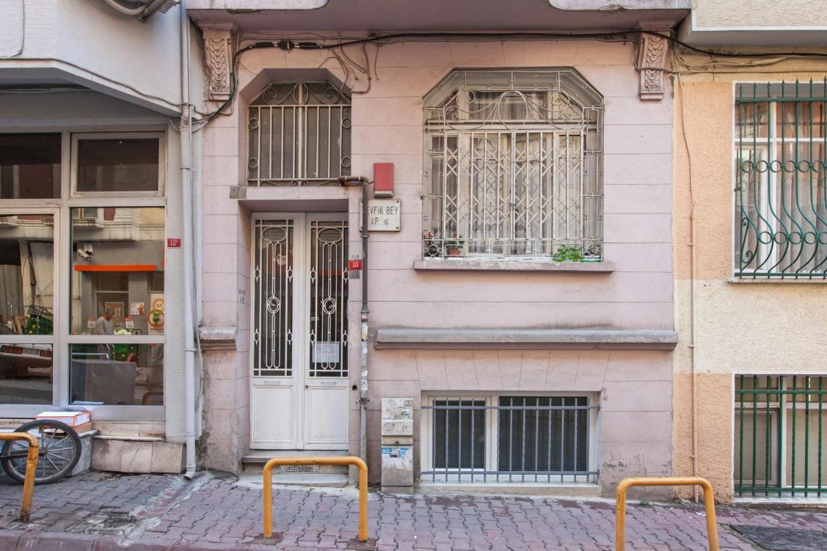EV - Eden Central 1 Bed Apartment with Garden - Housity