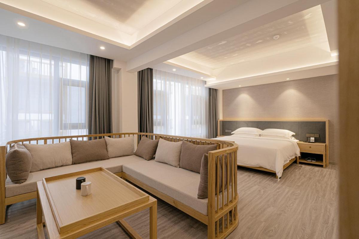 Rivulet Mountain Hotel - Zhangjiajie Forest Park Scenic Area - Housity