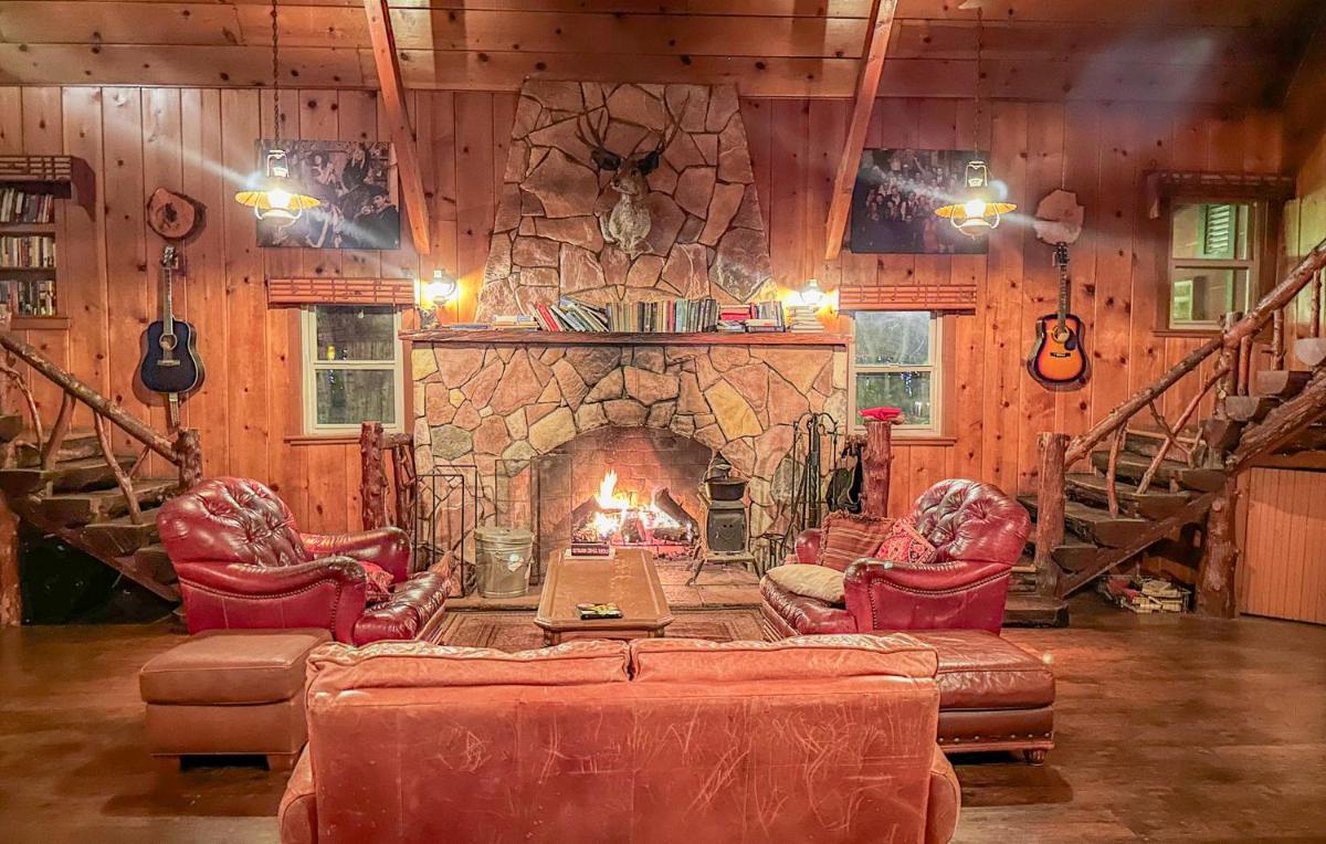 ITH Big Bear Lake Hostel & Retreat Center - Housity