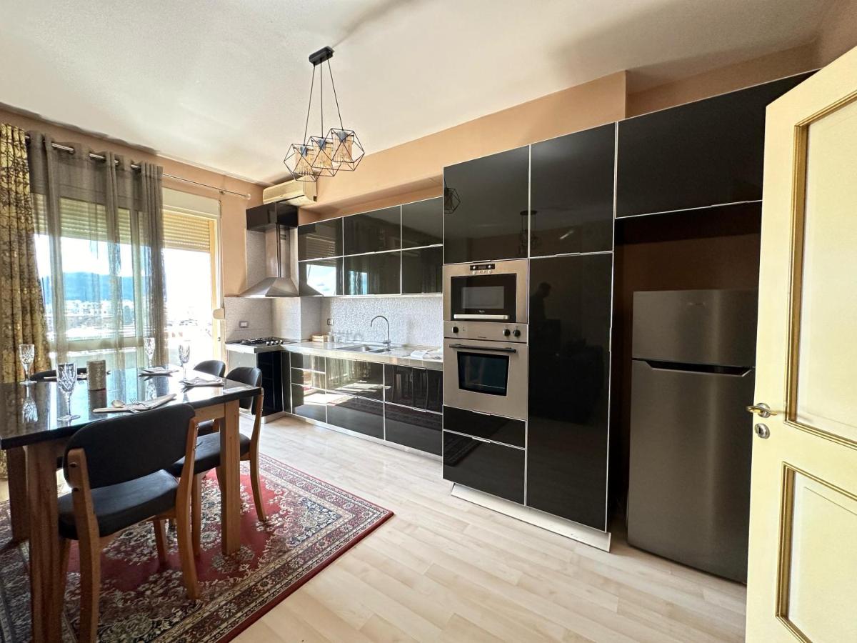 Suitetrails - Xhiro n'Shkoder Gjuhadol Apartment