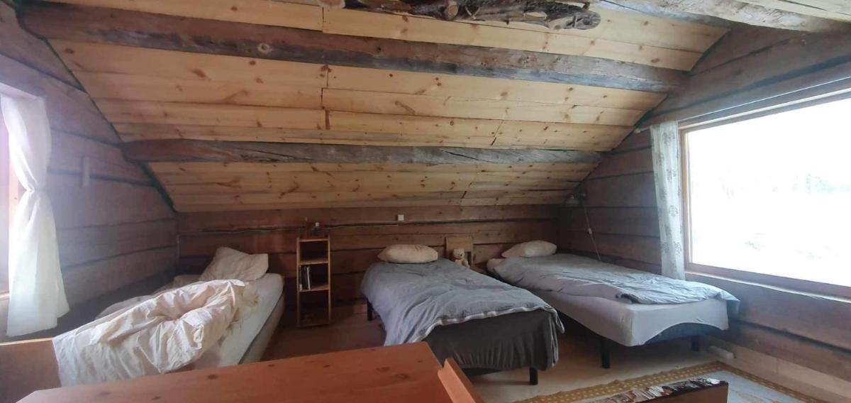Suitetrails - Gemütliche Blockhütte mit Außentoilette und Badezimmer im Haupthaus