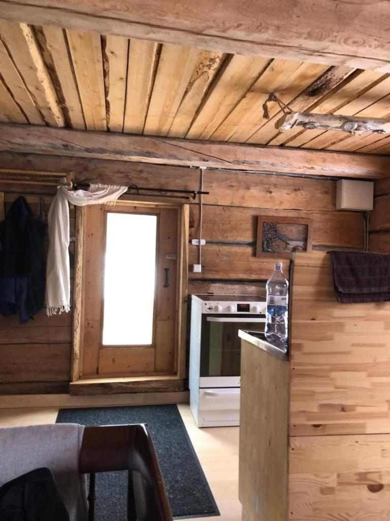 Suitetrails - Gemütliche Blockhütte mit Außentoilette und Badezimmer im Haupthaus
