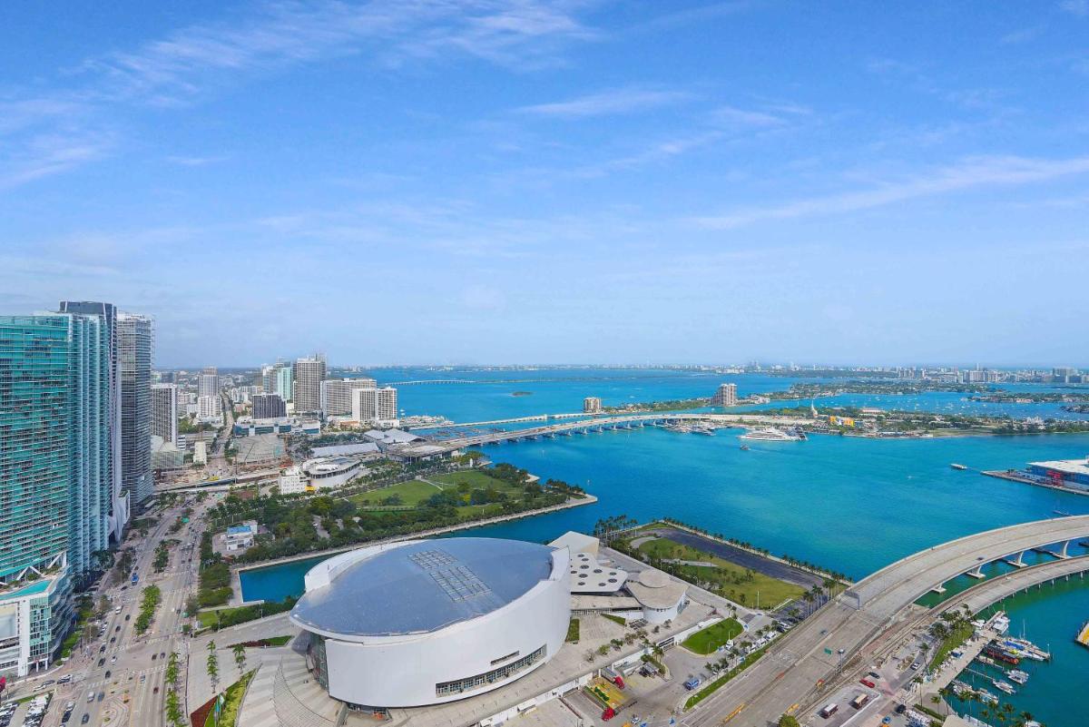 Suitetrails - Downtown Apartment in Miami with a Bayfront View
