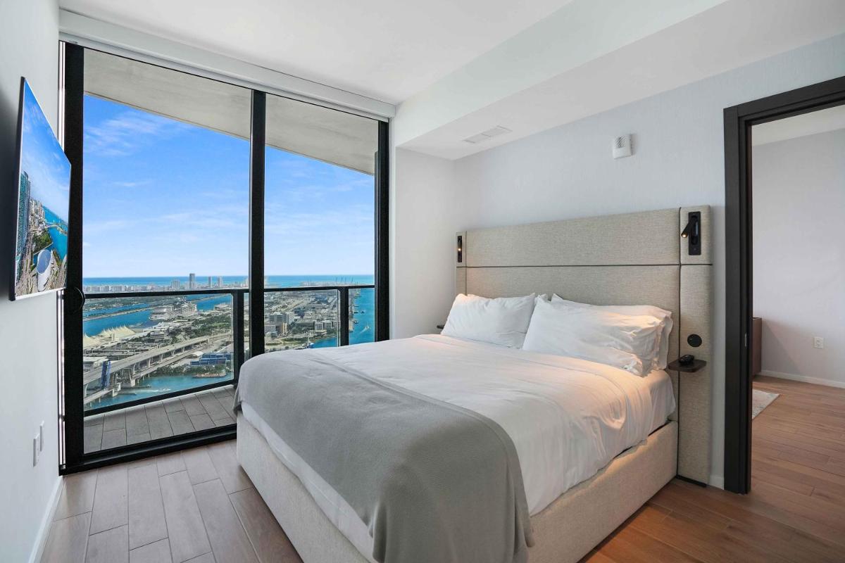 Suitetrails - Downtown Apartment in Miami with a Bayfront View