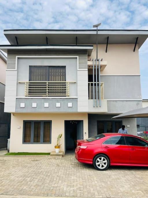 Four Bedrooms Short-let Apartments - Housity