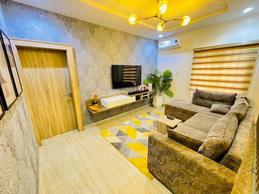 Four Bedrooms Short-let Apartments - Housity