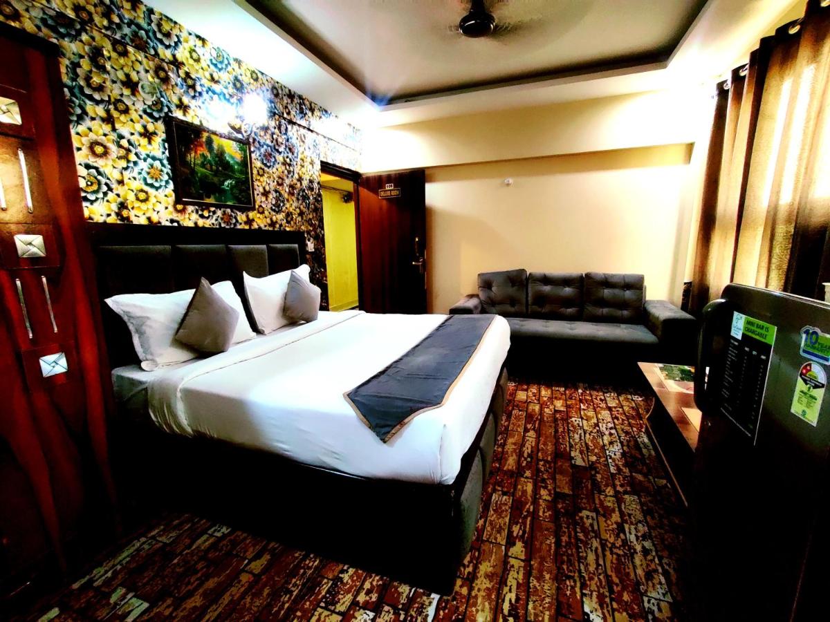 HOTEL TULSI ROOFTOP - Near Prem Mandir Vrindavan - Housity