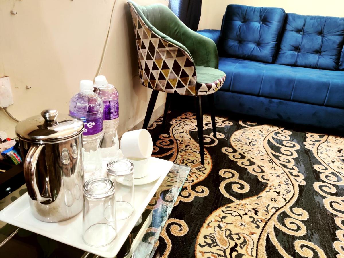 HOTEL TULSI ROOFTOP - Near Prem Mandir Vrindavan - Housity