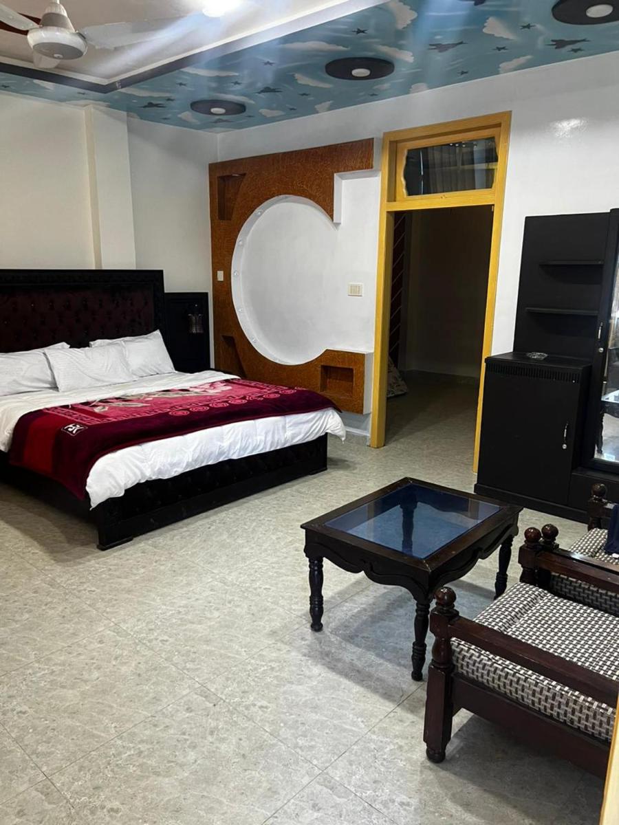 Riverine Hotel and Restaurant - Housity