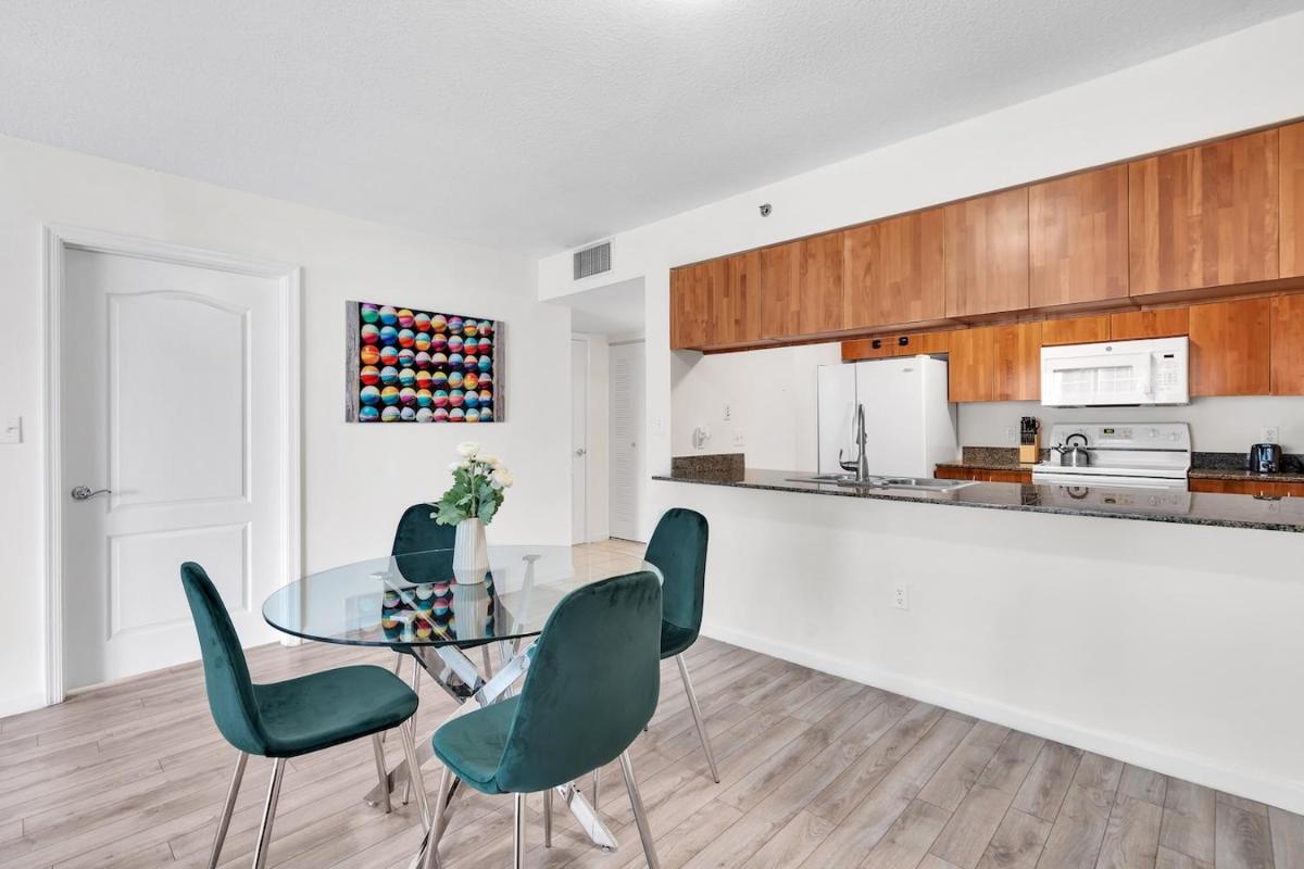 Brickell Key Gem: Stylish 1-Bed W/ Free Parking - Housity