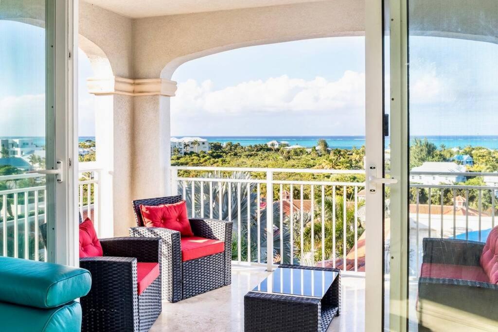 Suitetrails - Spacious oceanview condo 5 min from pristine beach