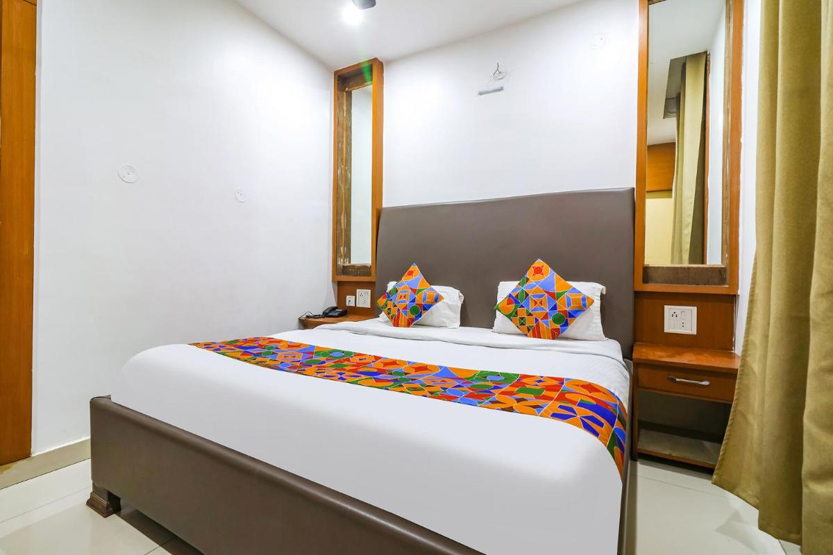FabHotel Nand - Housity