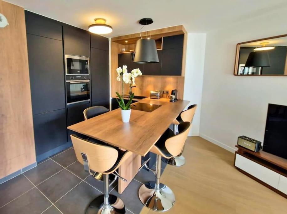 Suitetrails - Sublime appartement neuf T3 àPuteaux 61m2 proche La Défense, 10m2 de terrasse avec magnifique vue