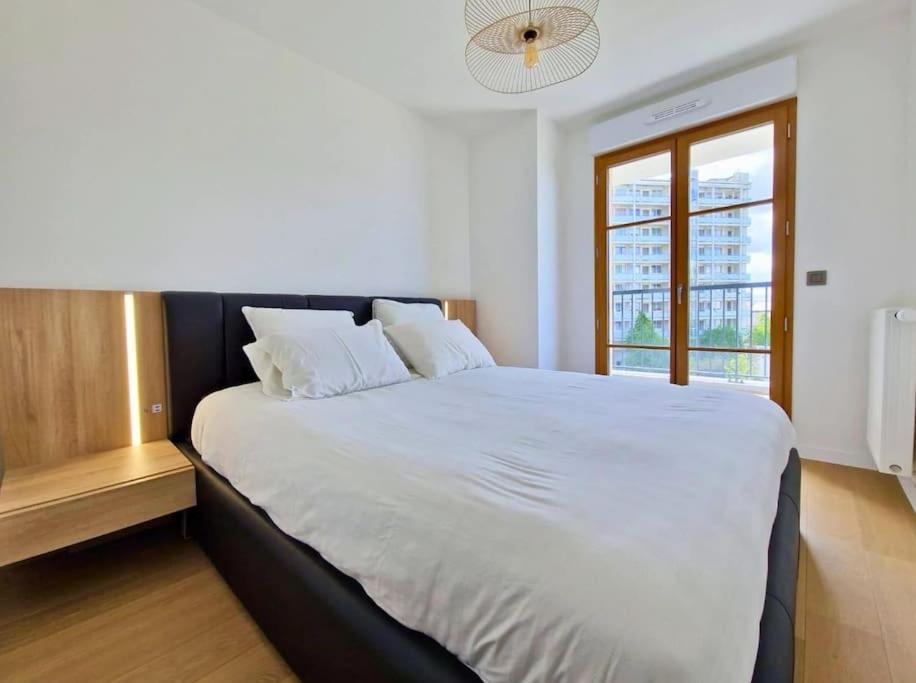 Suitetrails - Sublime appartement neuf T3 àPuteaux 61m2 proche La Défense, 10m2 de terrasse avec magnifique vue
