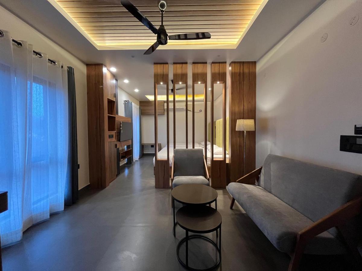Konwar Inn & Suites - Housity