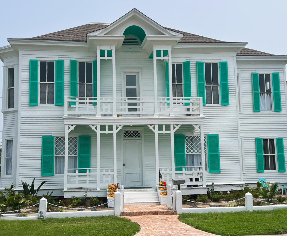 Lotus Galveston - Housity
