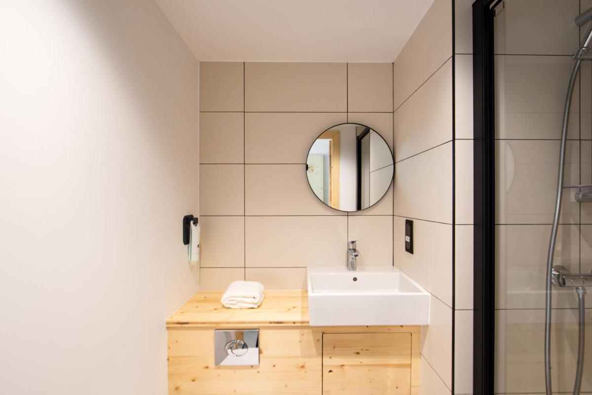 Suitetrails - easyHotel Marseille Euromed