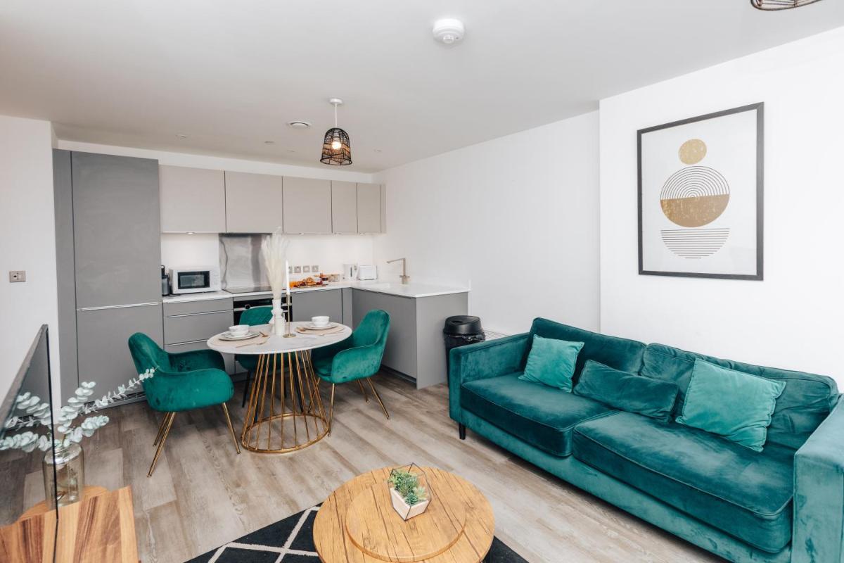 Luxury 2 Bedroom Apartment, Broad street Birmingham - Housity