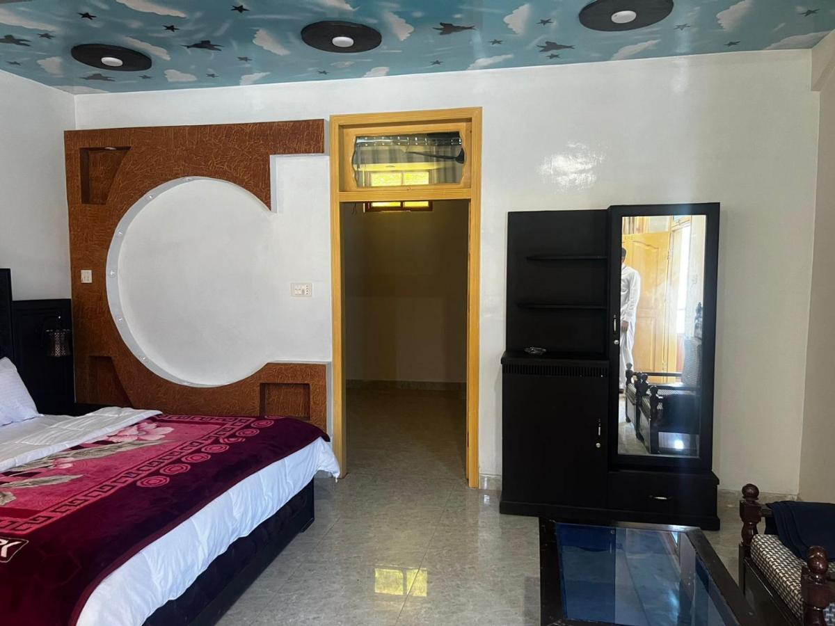 Riverine Hotel and Restaurant - Housity