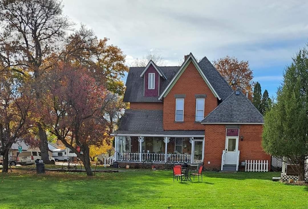 The Mays Place Bed and Breakfast - Housity