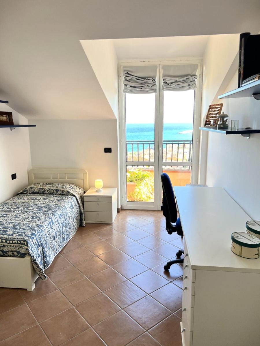 Attico Vista Mare Pietra Ligure - Housity