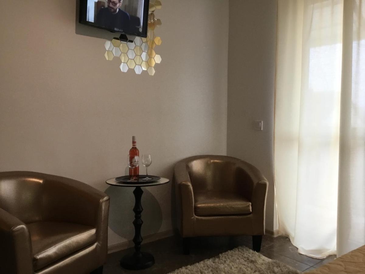 Happy House Apartments - Housity