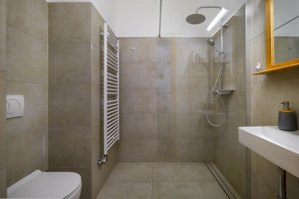 Suitetrails - Rustic Downtown Apartment 106 m2