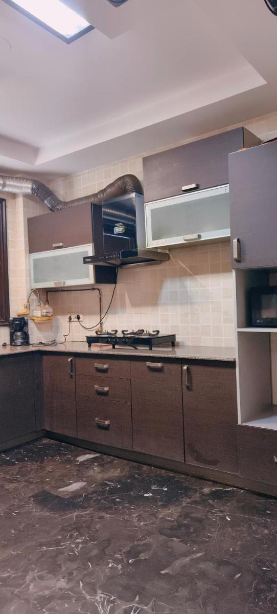 Suitetrails - Palatial 3bhk apartment!Greater kailash 1
